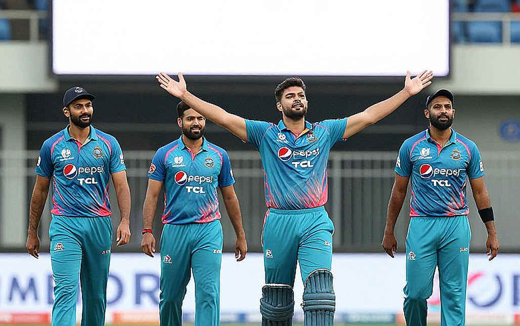 নিলামের হাতুড়ি আর মাঝের ওভারের হিসাব: আইপিএল বাজার কি ক্রিকেট কিনছে, নাকি নিয়ম? নিলামের হাতুড়ি আর মাঝের ওভারের হিসাব: আইপিএল বাজার কি ক্রিকেট কিনছে, নাকি নিয়ম?