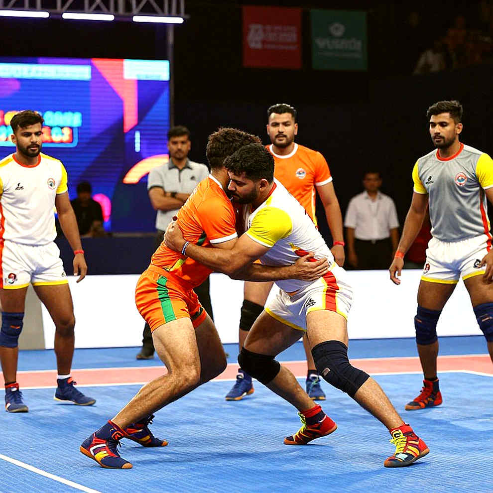 পাওয়ান সেহরাওয়াত বেঞ্চে: ভারত-ইরান ফাইনালের সিদ্ধান্ত আর নথির ফাঁক