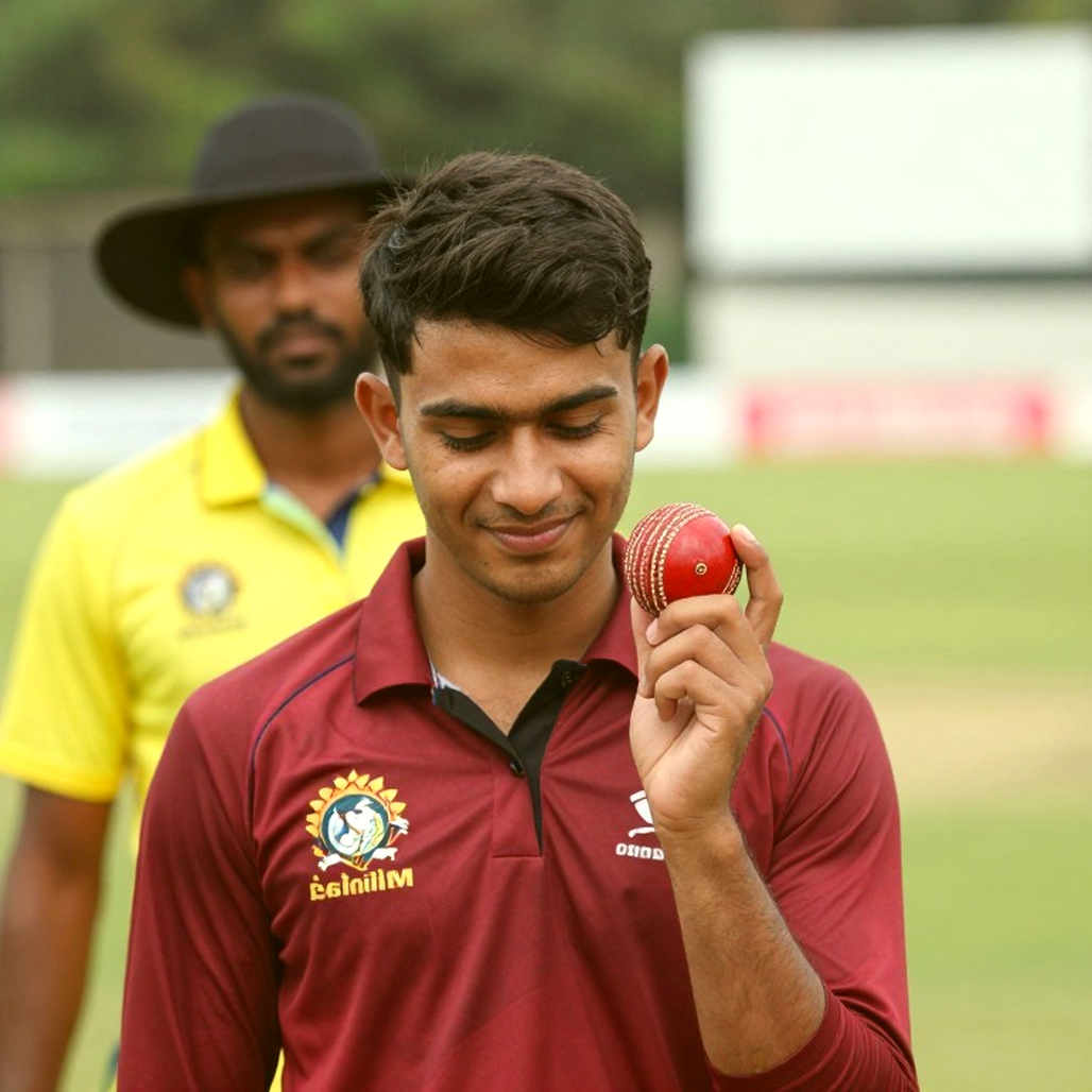 স্যামসনের ৬৭(৩৩) আর পাওয়ারপ্লের ৯০: ২২৬ তাড়ার রেকর্ডটা আসলে কী বলে