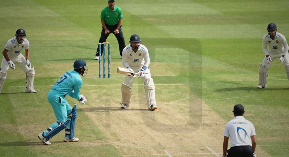 আট ম্যাচের চুক্তি, দশ বছরের সিঁড়ি: ফাতিমা সানা এবং নারী ক্রিকেটের অসম বাজার আট ম্যাচের চুক্তি, দশ বছরের সিঁড়ি: ফাতিমা সানা এবং নারী ক্রিকেটের অসম বাজার